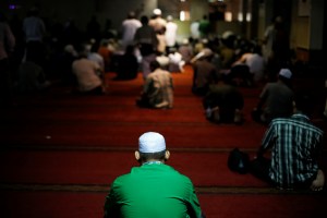 Situasi masjid di Jakarta menjelang salat berjamaah