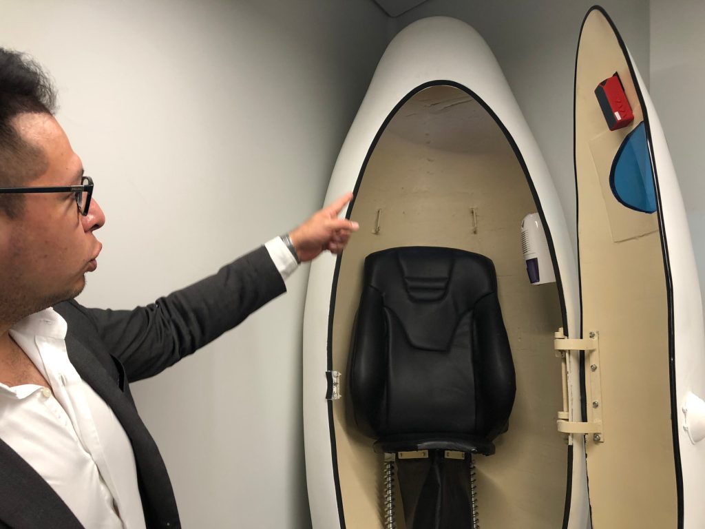 Capsula în formă de ou care îți salvează viața în caz de cutremur