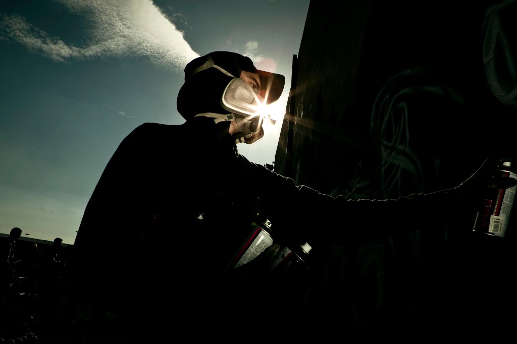 Joos van Barneveld was een voetballer bij Fortuna, nu is hij een wereldberoemde kunstenaar onder de naam Does.