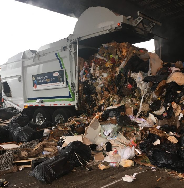 vuilniswagen vuilnis stort