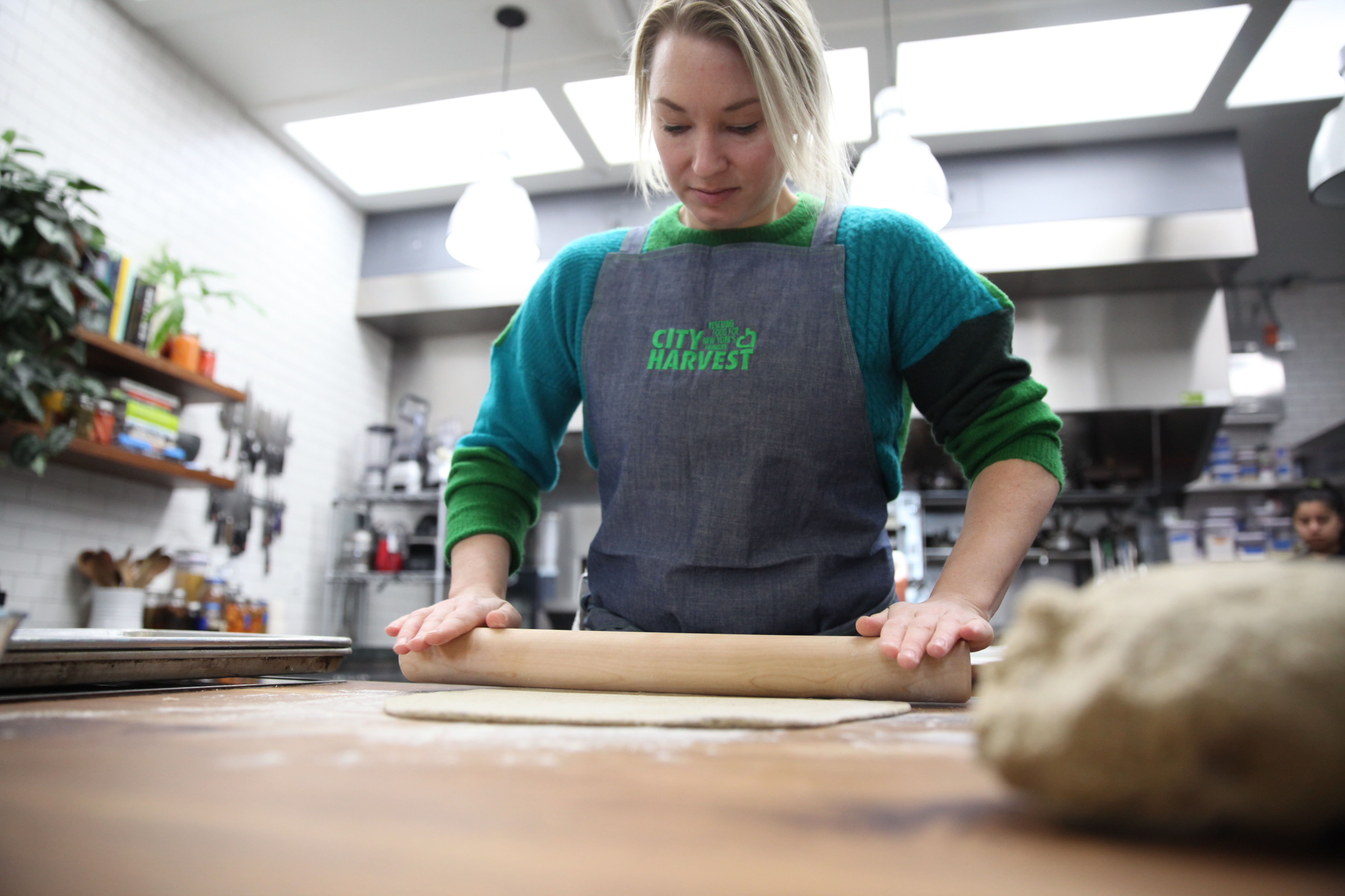 emma bengtsson rolling dough for knackebrod