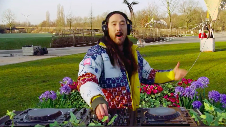 steve-aoki-tomorrowland-one-world-radio-luchtballon