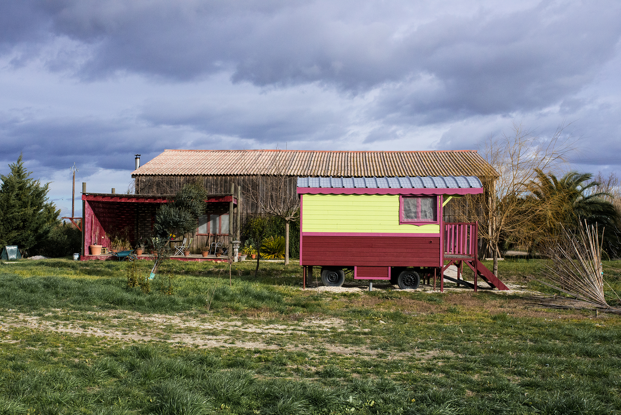 1551180302591-02-Ferme-de-Bernard-Mas-auto-construit-et-ecologique