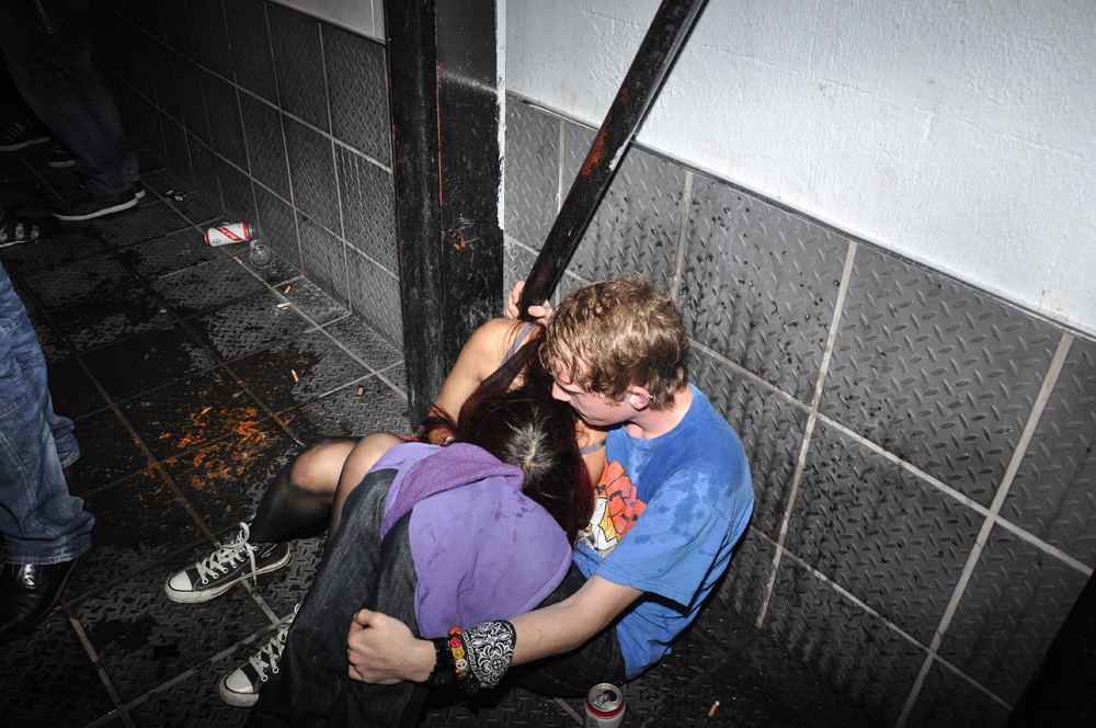 1551699942937-vomit-2