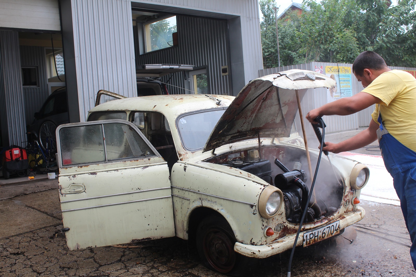 1552822371536-trabant7