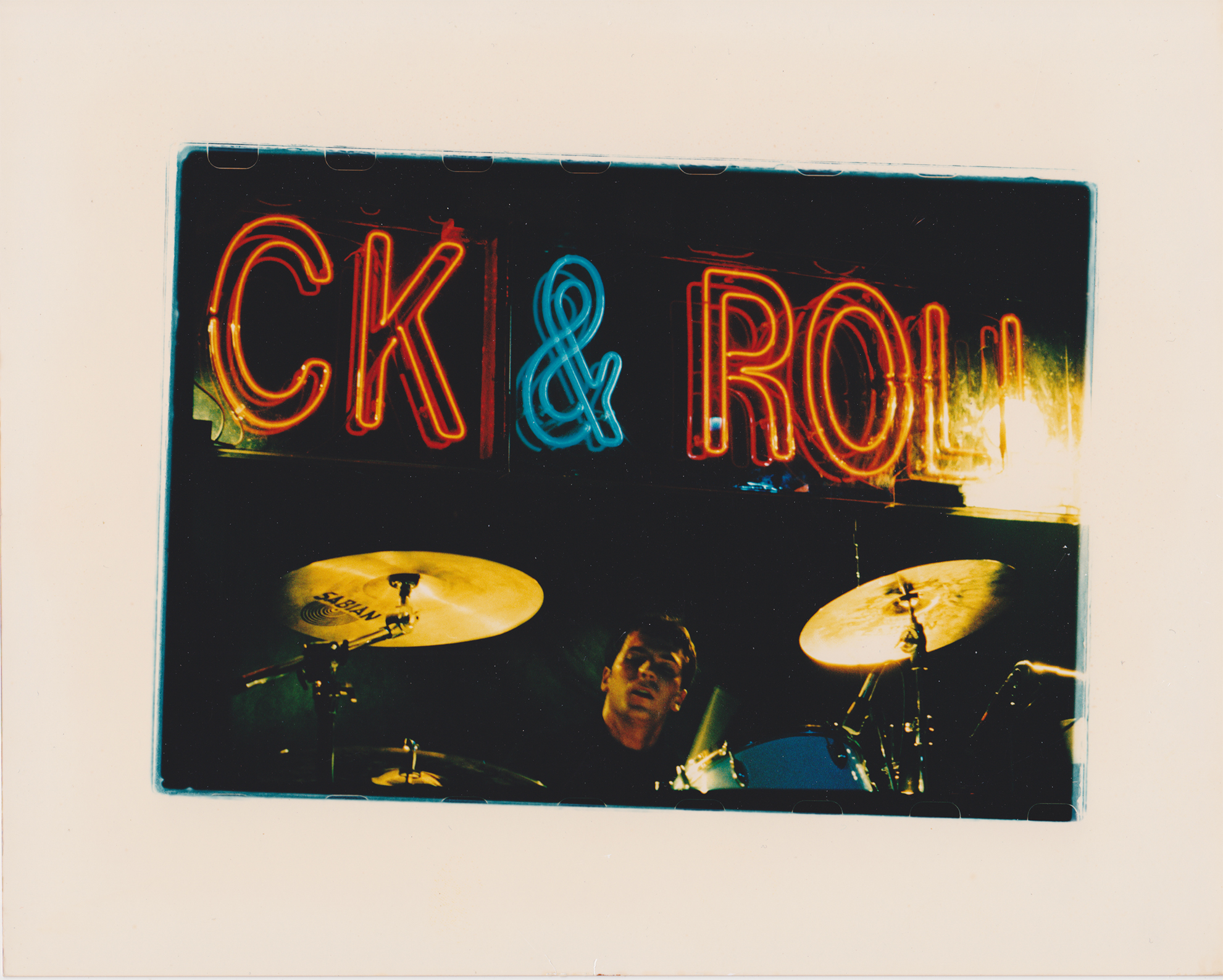 1553787799934-thrush_hermit_rock_roll_sign