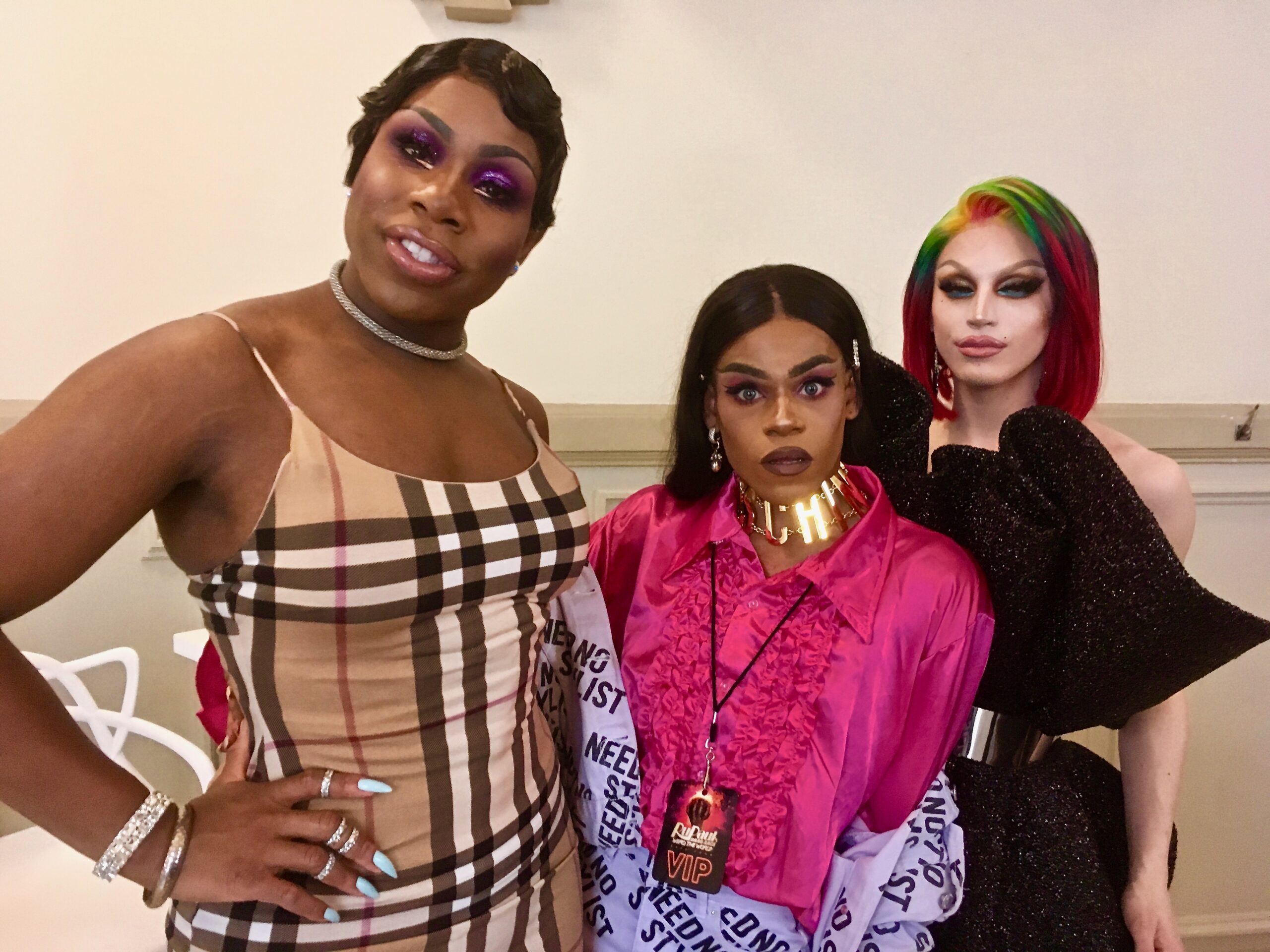 1554732469550-Monetexchange_Lola-Herself_Aquaria