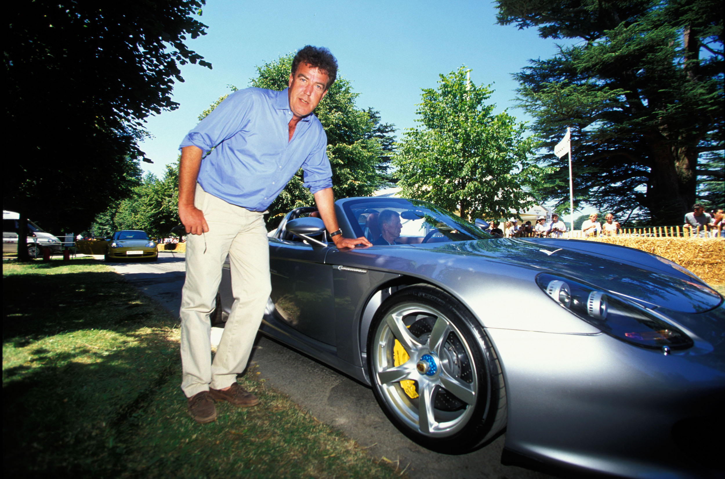 1556642443900-AWT0F8