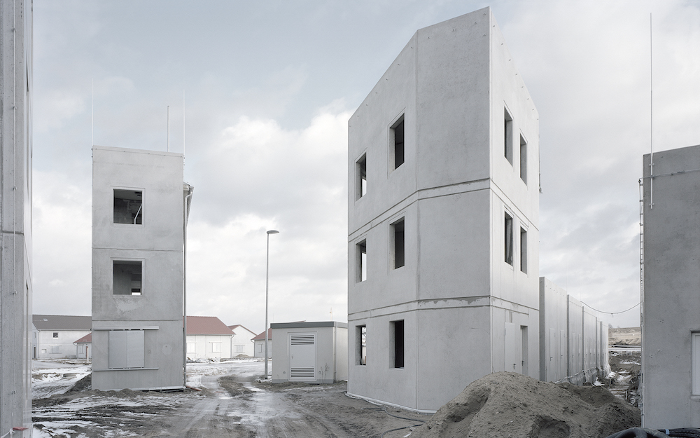 1557291778051-sailer_potemkinvillage_schnoeggersburg_germany