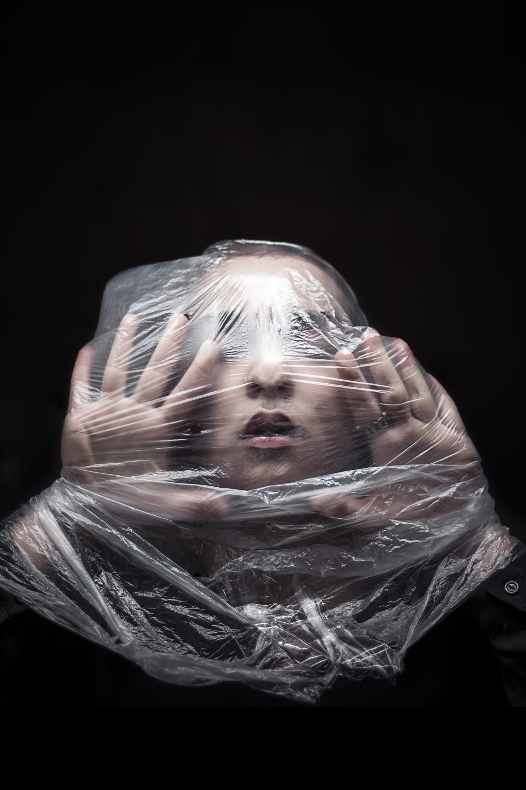 1557329709312-plastic_raquel