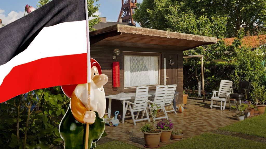 Gartenzwerg mit Reichsflagge