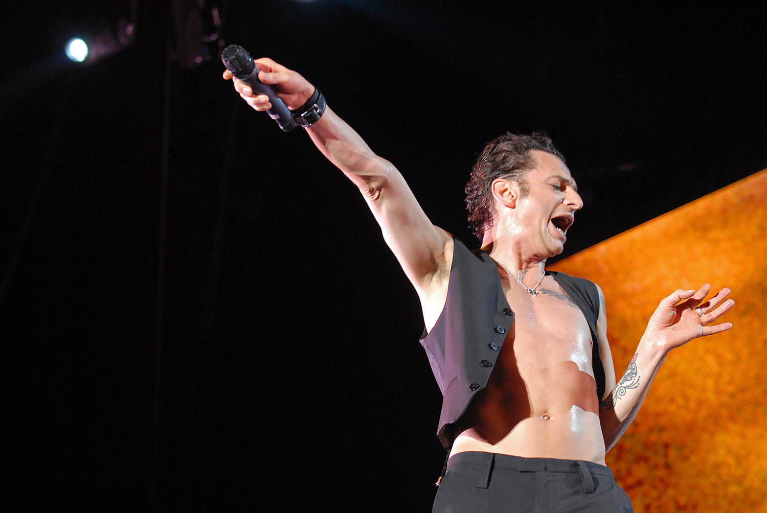 1560782160967-DepecheMode2006