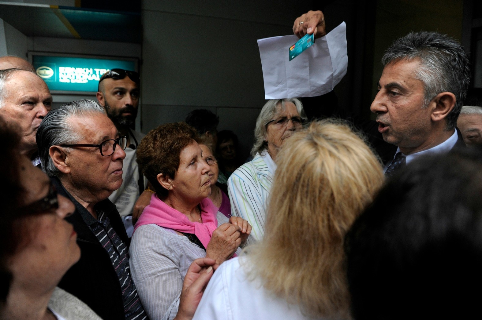 1561649801199-ypallilos-trapezas-capital-controls-body-image-1436516661