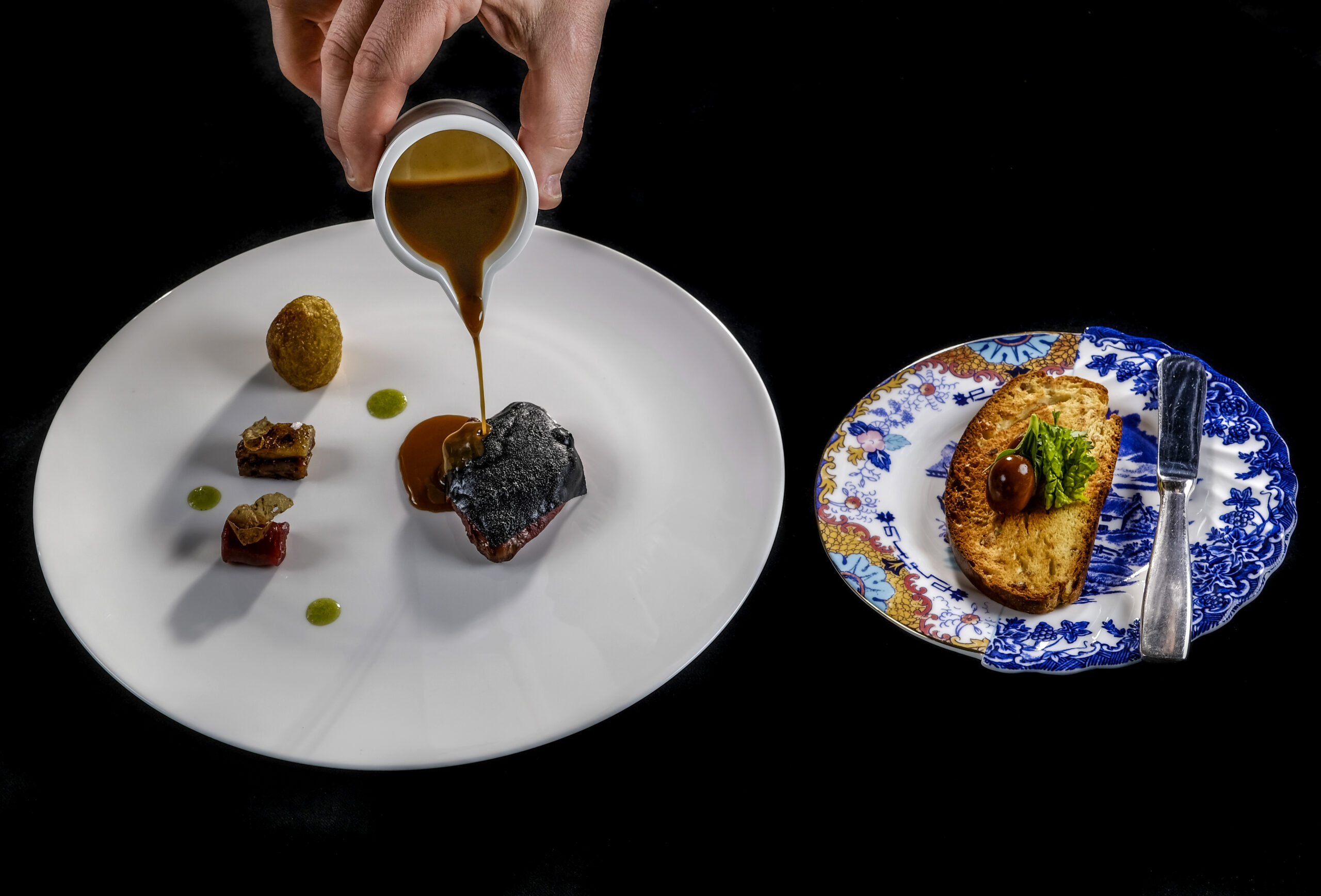 Piccione-in-crosta-di-caldarrosta-rosa-canina-e-patata-allalloro-e-lime-3