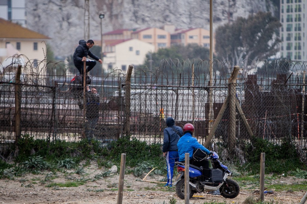 hek op grens van Gibraltar en Spanje