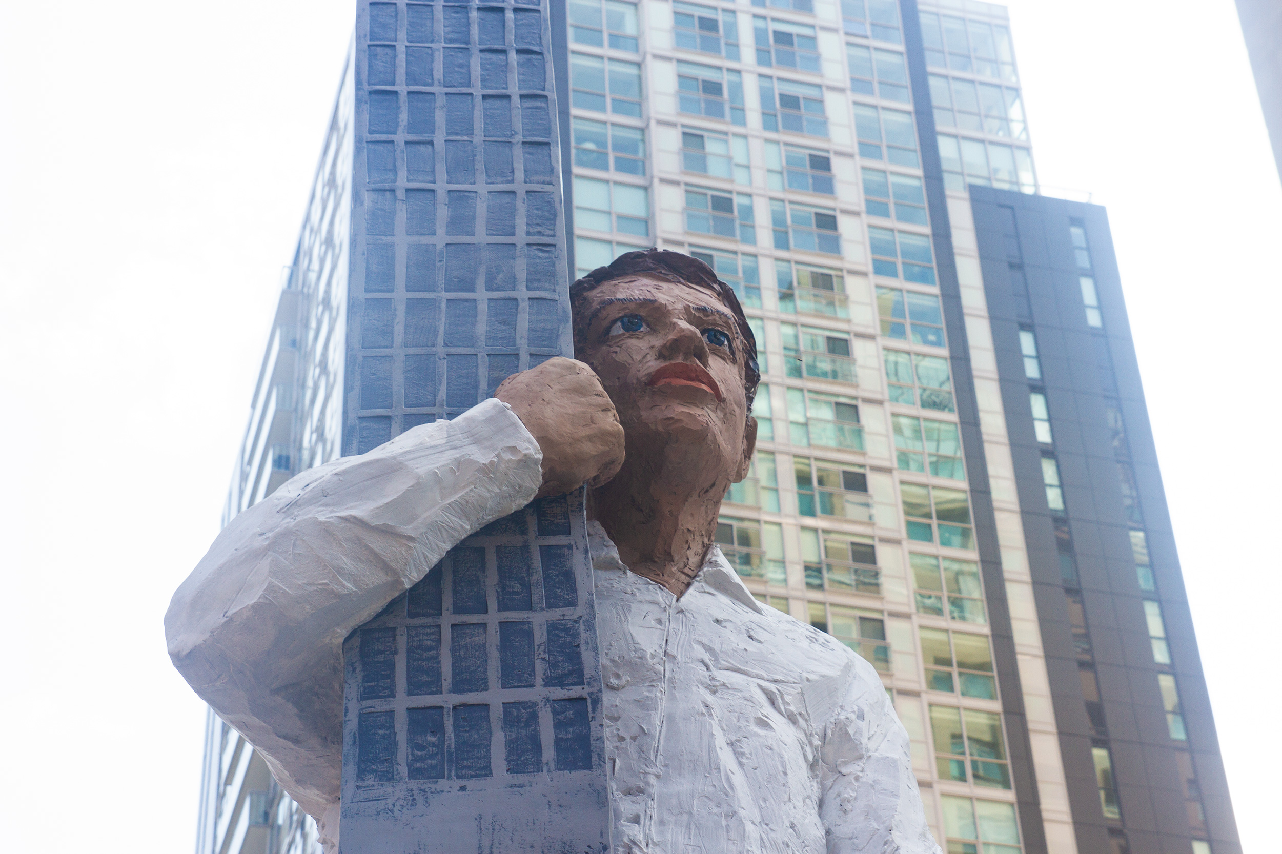 1565986343390-statue-art-1