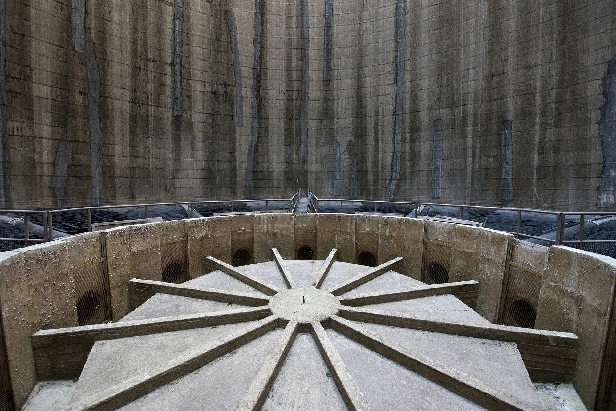 1568369259240-AAV_7003