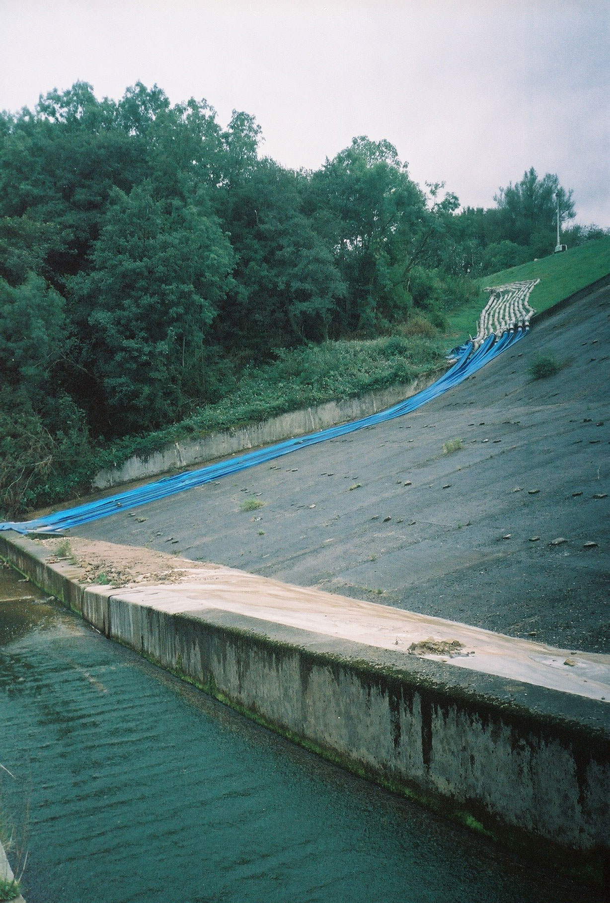 1568893954327-whaley-bridge-dam-collapse1