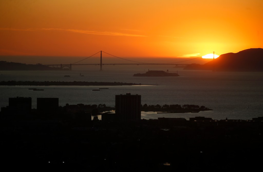 GettyImages-1180254723The city of Oakland without power, as the sun rises over the Golden Gate Bridge Wednesday morning.