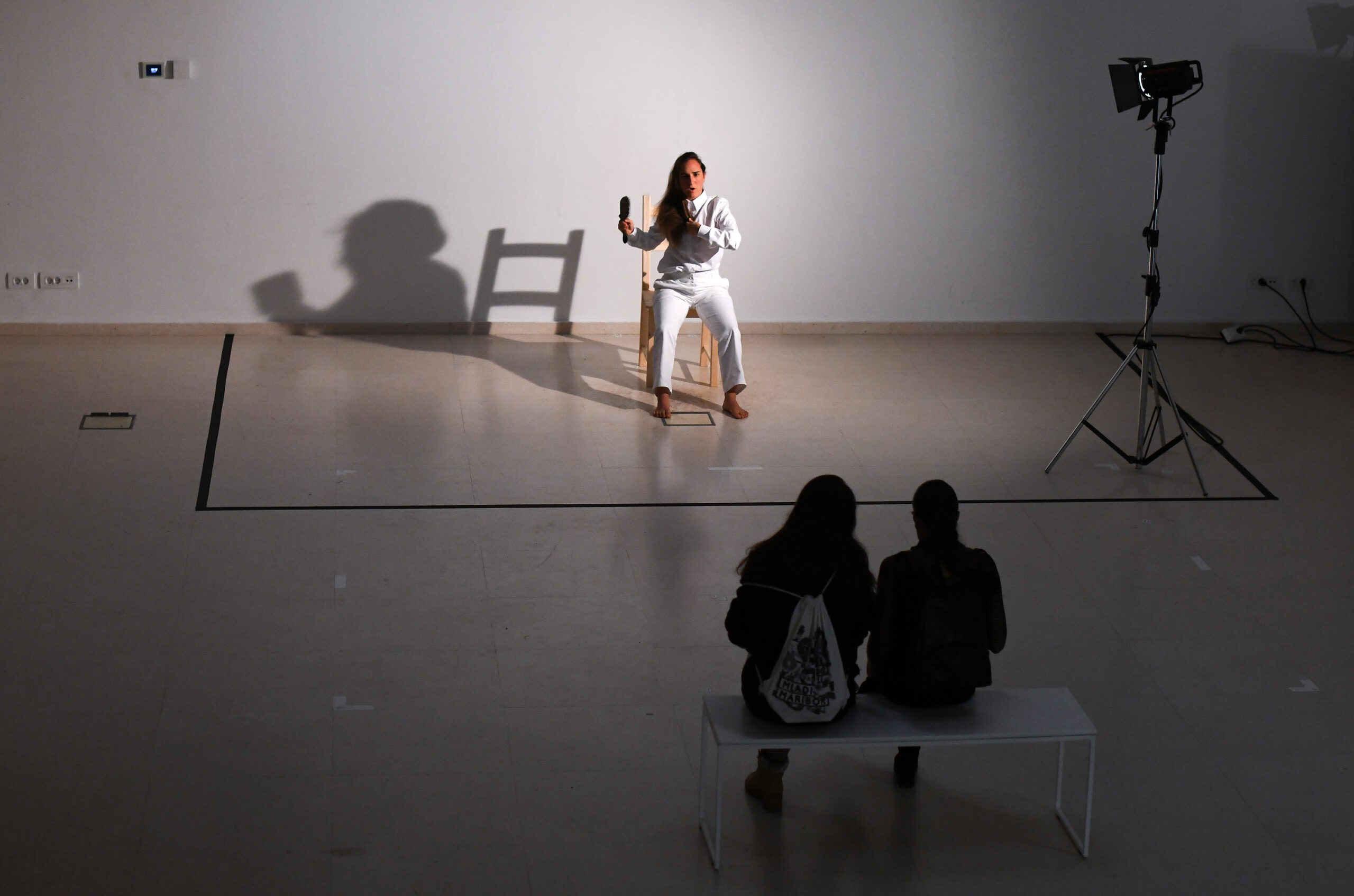 1571738014361-Umetnost-mora-biti-lepa-umetnik-mora-biti-lep-02