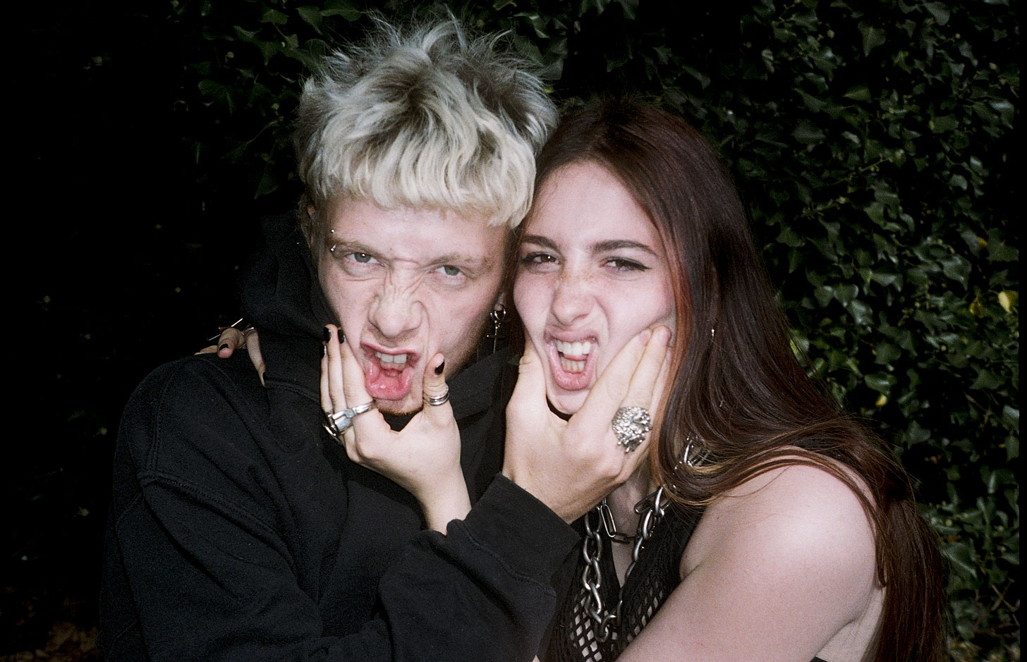 1574774098873-71710031