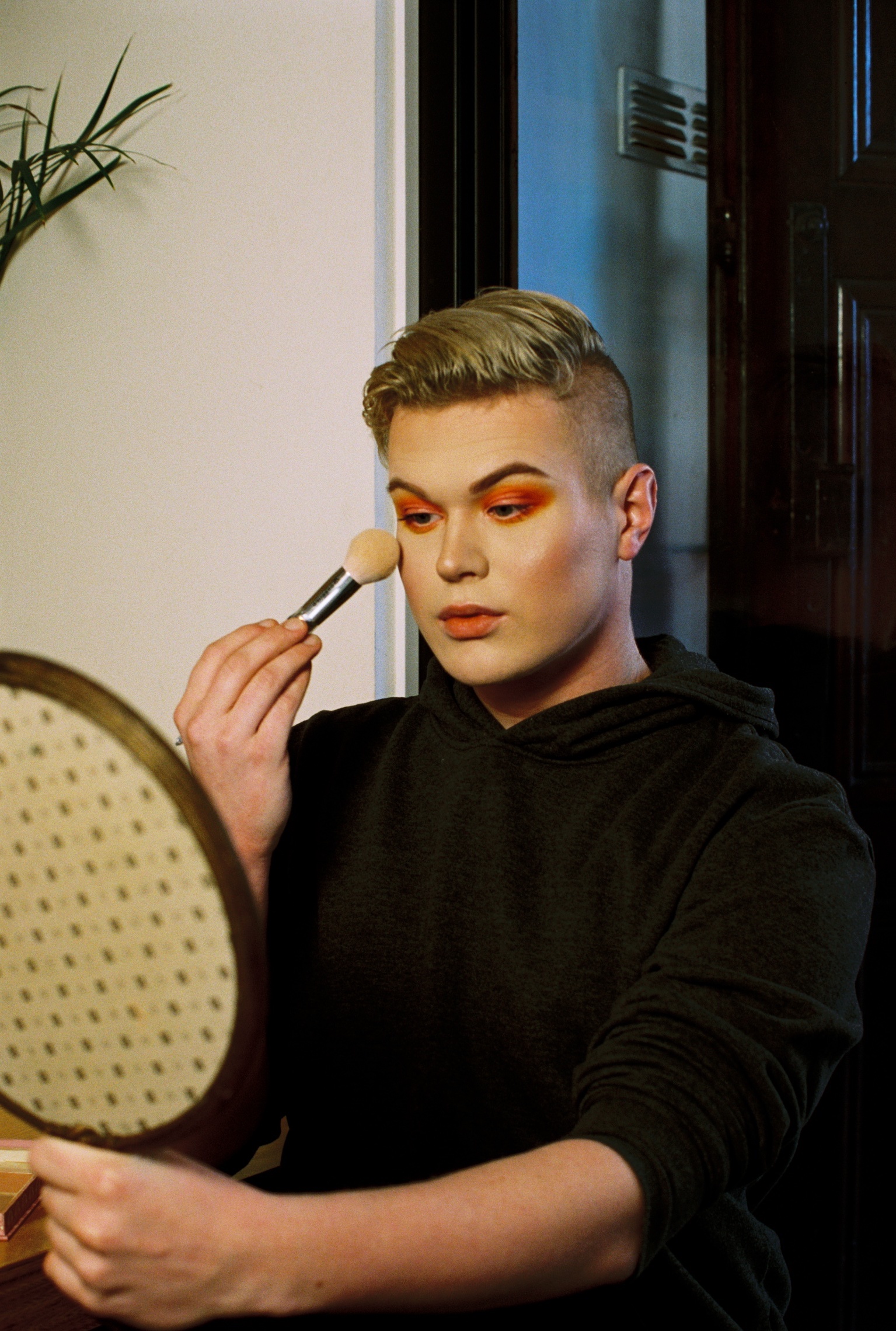 1575382326436-R1-00122-0021