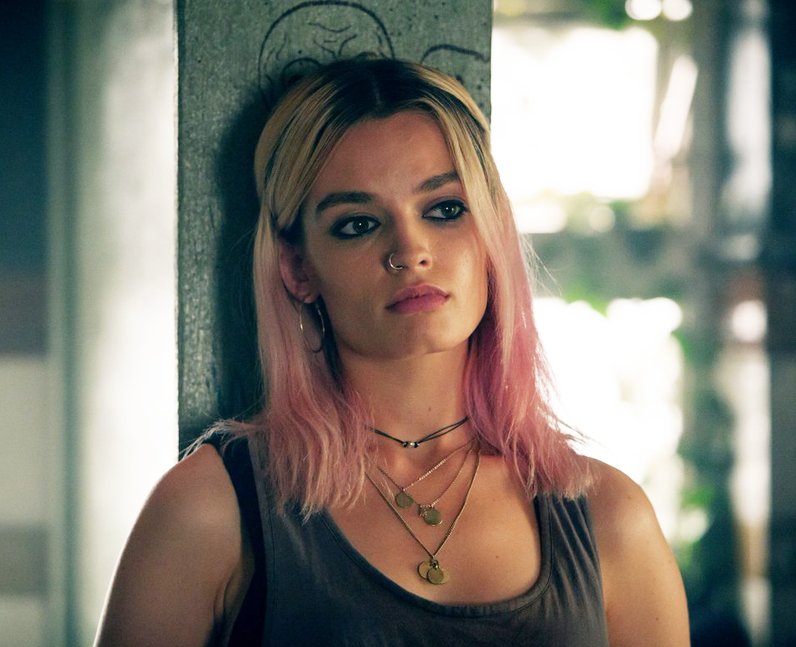 1576229070993-Emma-Mackey