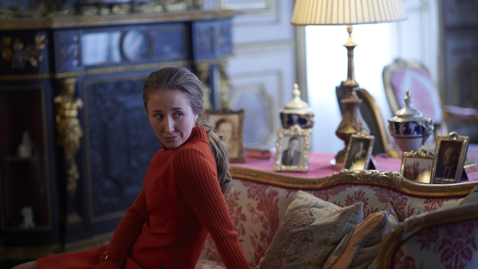 1576229525031-Erin-Doherty