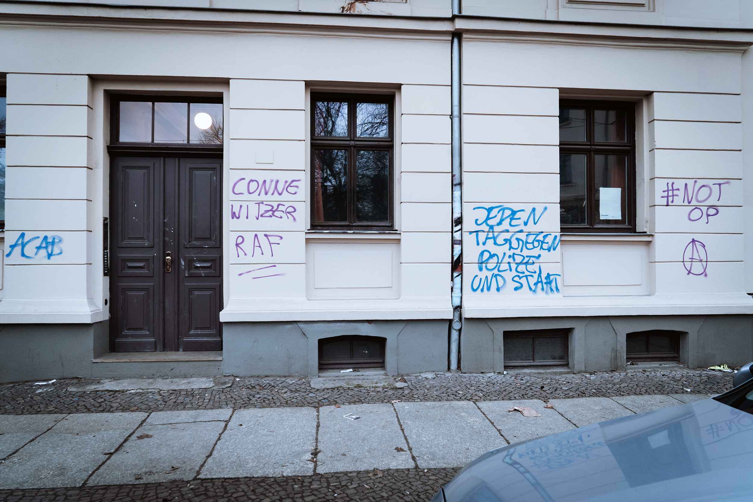 Hass Graffiti gegen die Polizei in Leipzig Connewitzer RAF