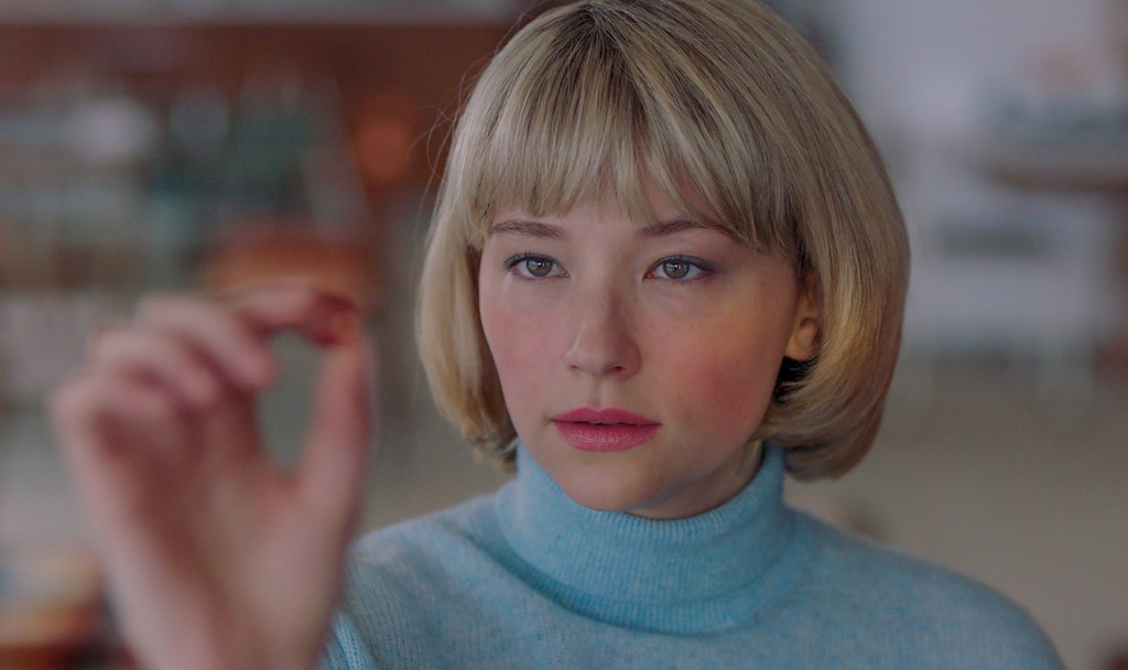 haley-bennett-in-carlo-mirabella-davis-swallow-movie