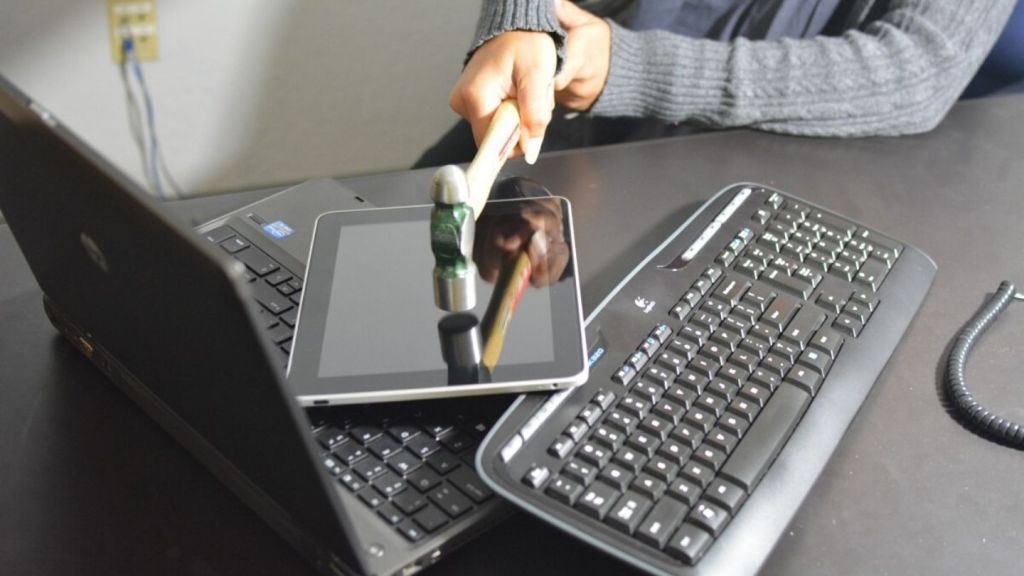 This Website Lets Disgruntled Employees Shame Companies That Won’t Let Them Work From Home