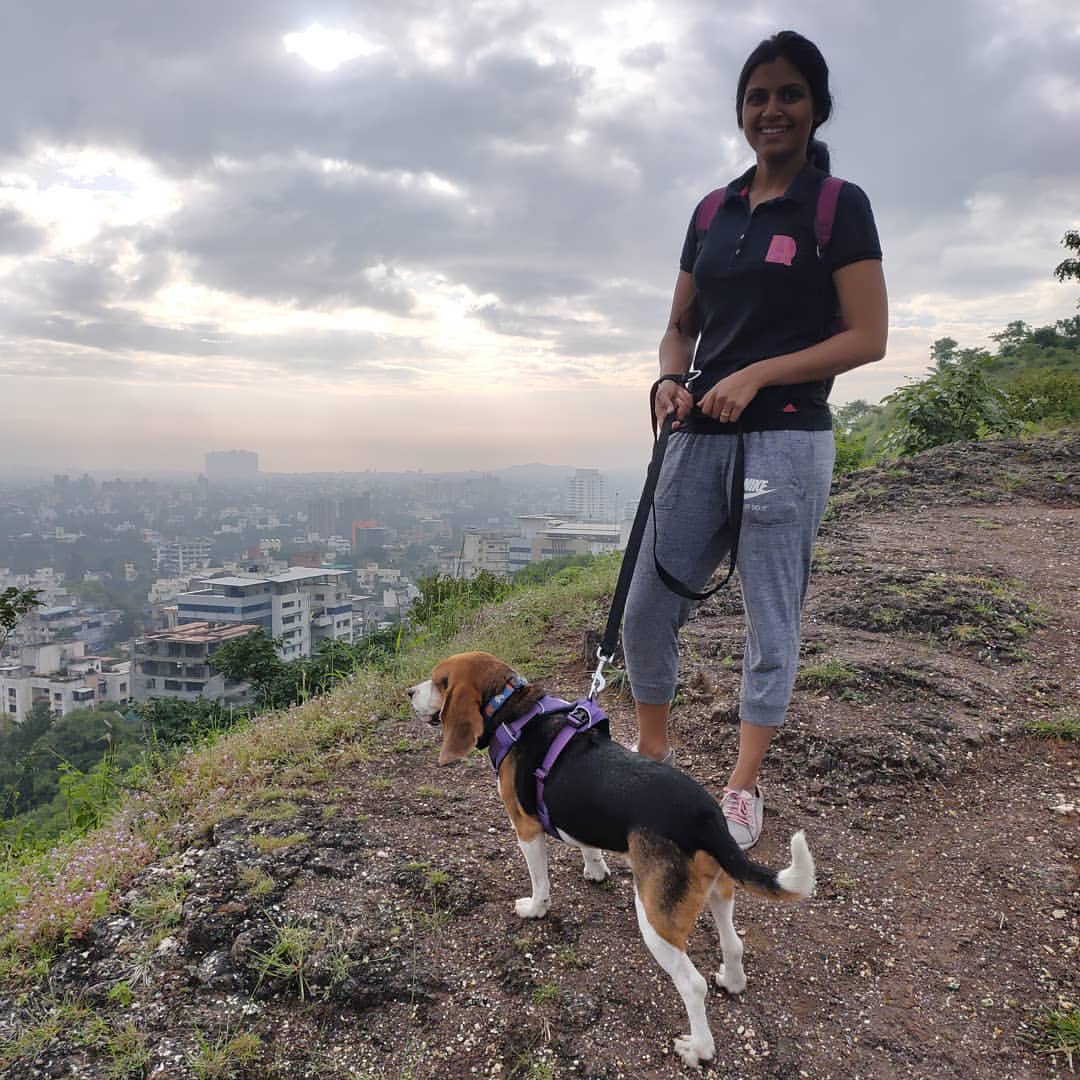 1586343150055-hiking