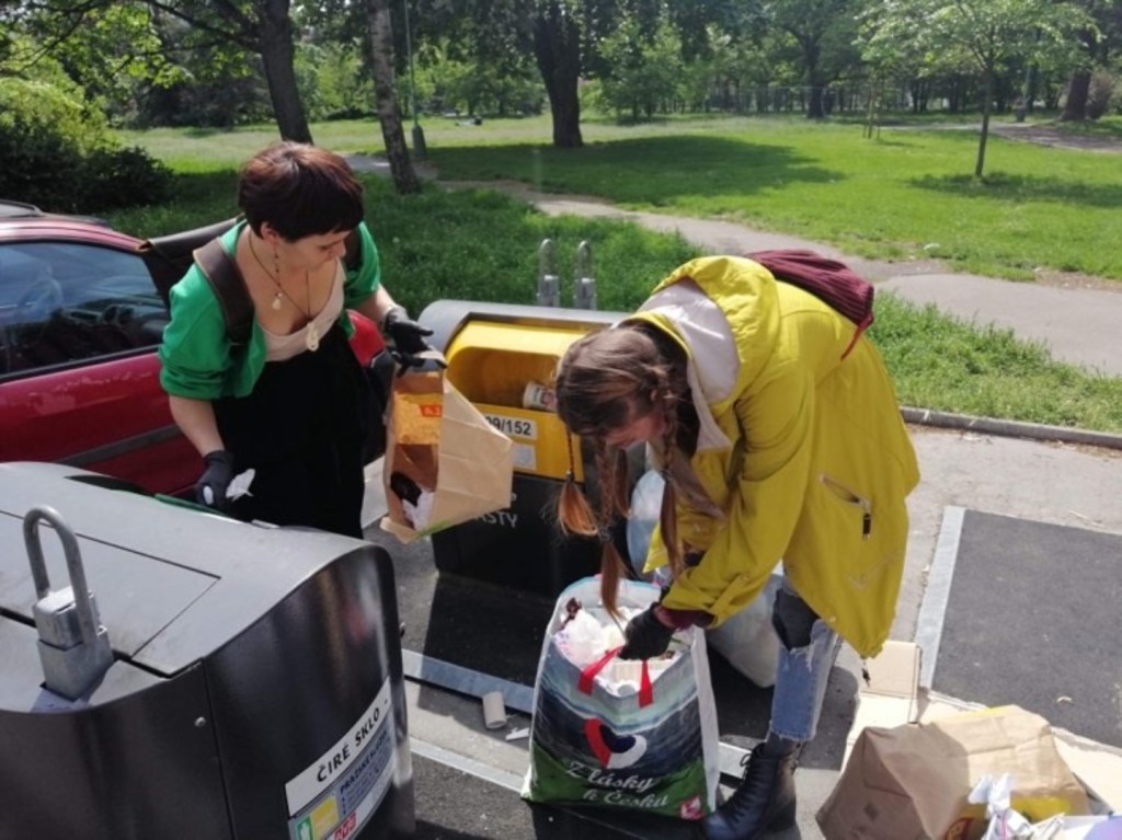 Poveștile românilor care reciclează în alte țări îți arată cât de penibil e că n-o facem și aici