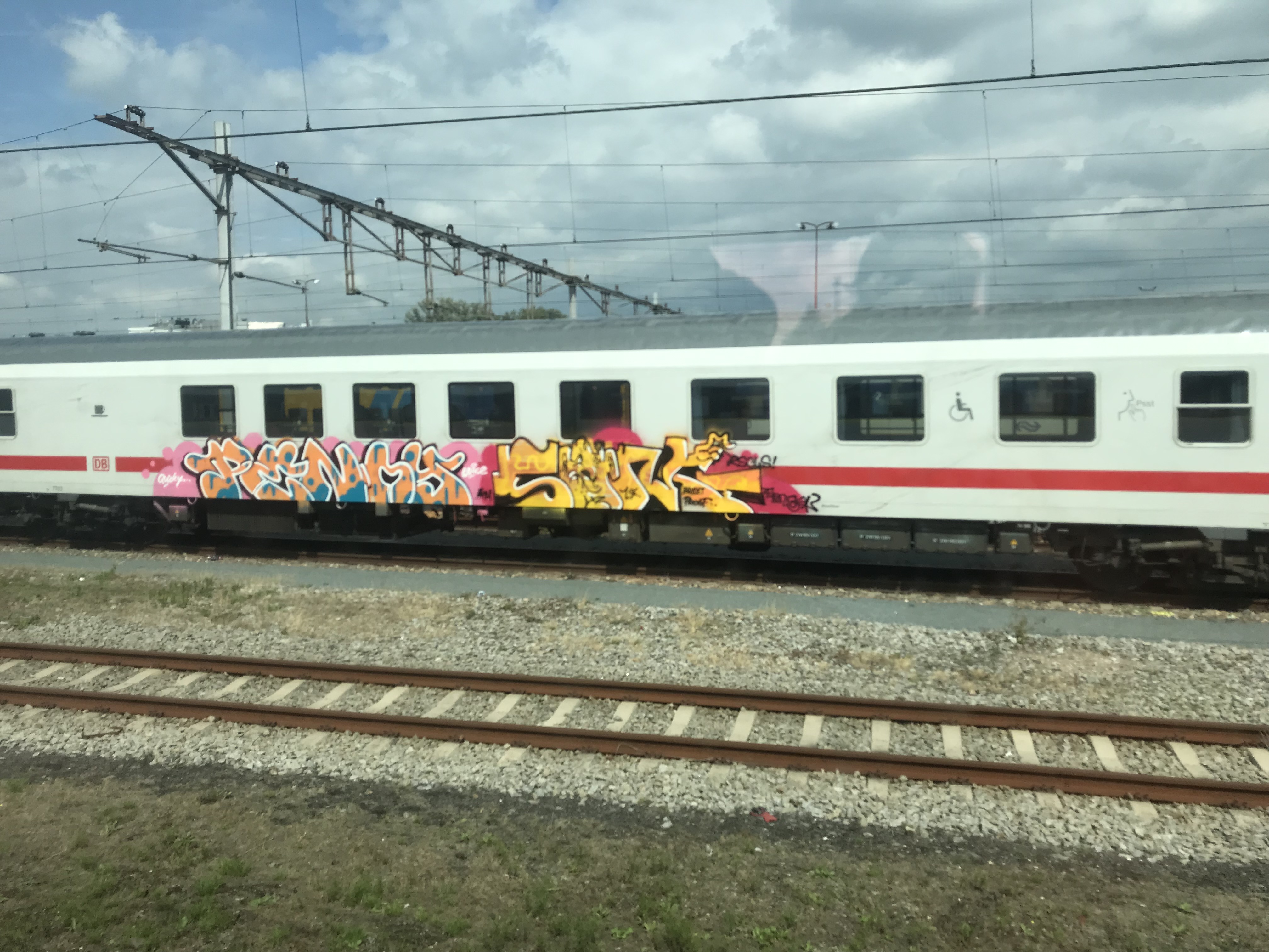 Vice Radar, On Our Radar, VICE, VICE Asia, Singapore, Song, RSCLS, Graffiti, Art, Vandalism, Caning, Caned, Corporal Punishment, Statement, Spray Paint, Art works, Paint, Arab Street, Singapore Art Scene, Balloon Font, Font, Throw Ups, Sketching, Tra