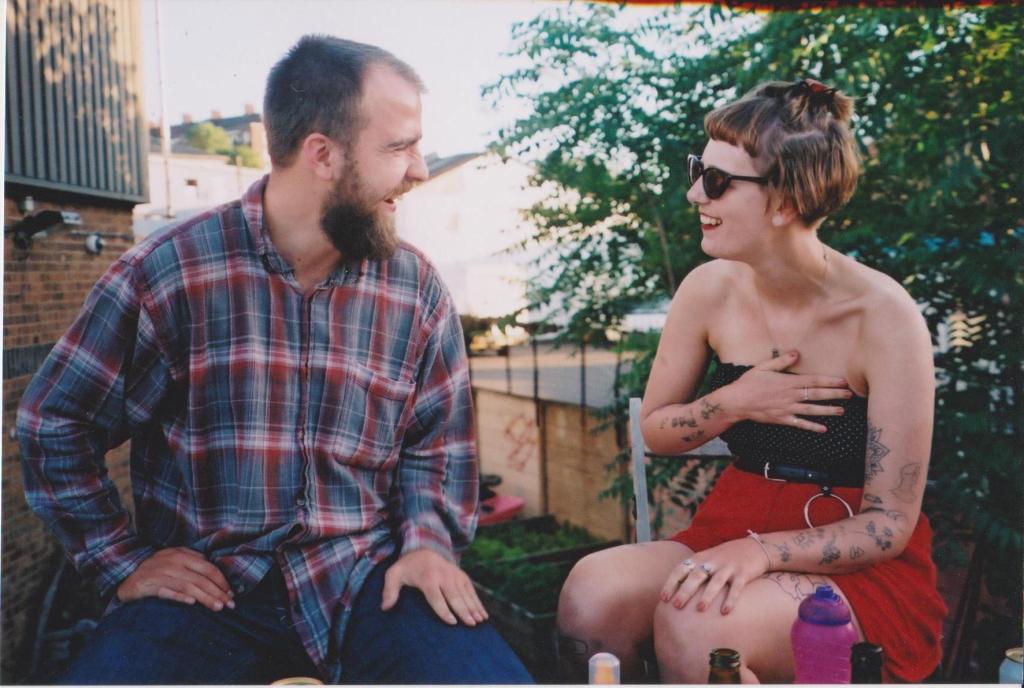 Two people dating in Covid-19