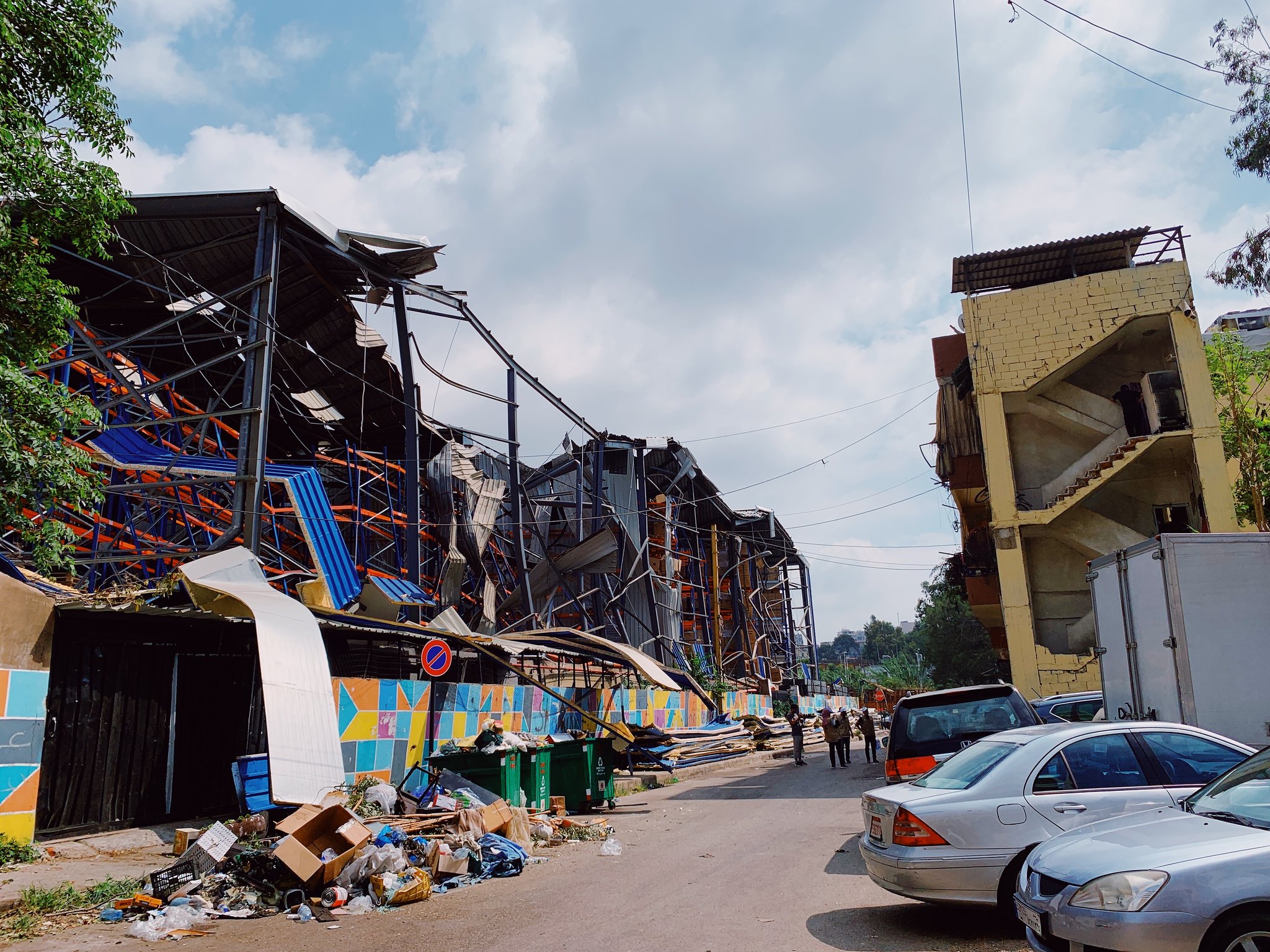 دمار ملوّن من الكارنتينا مقابل المرفأ.jpg