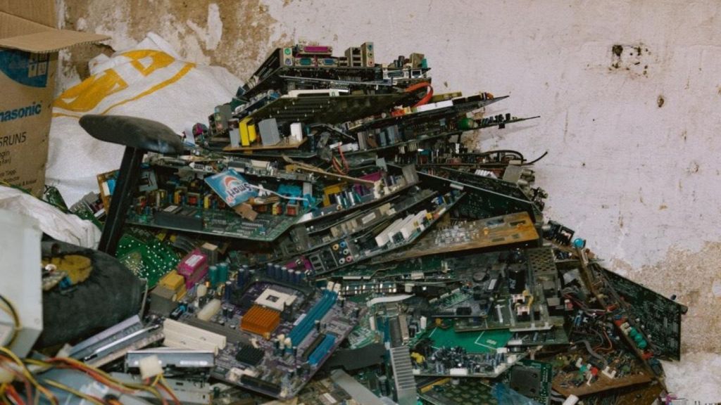 peluang bisnis Peleburan emas dan tembaga dari rongsokan sampah elektronik CPU komputer