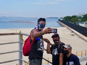 Manila bay selfie