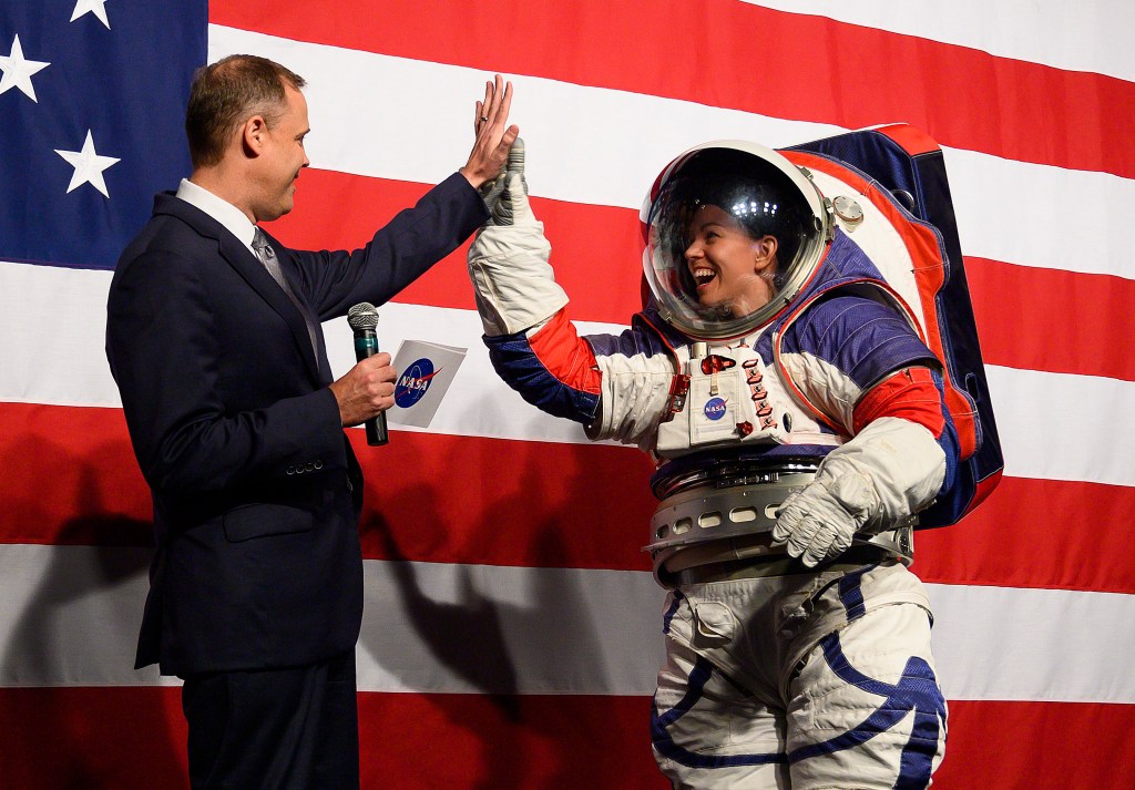 NASA administrator Jim Bridenstine and engineer Kristine Davis at a press conference in 2019. Image: Andrew Caballero-Reynolds/AFP via Getty Images
