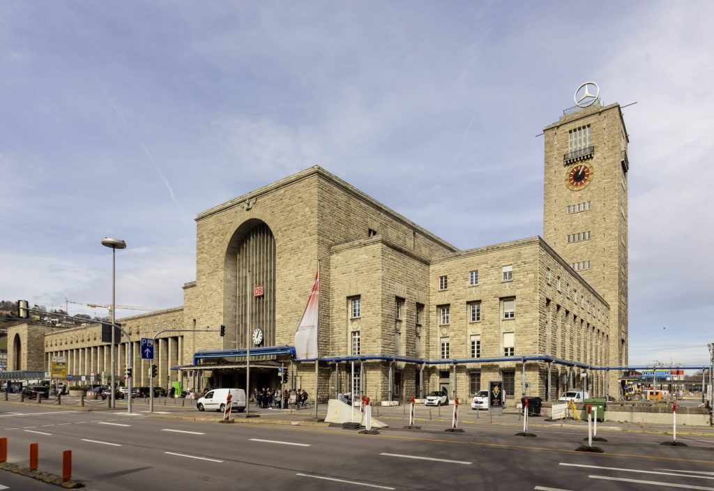 Stuttgart Hauptbahnhof, einer der hässlichsten deutschen Bahnhöfe