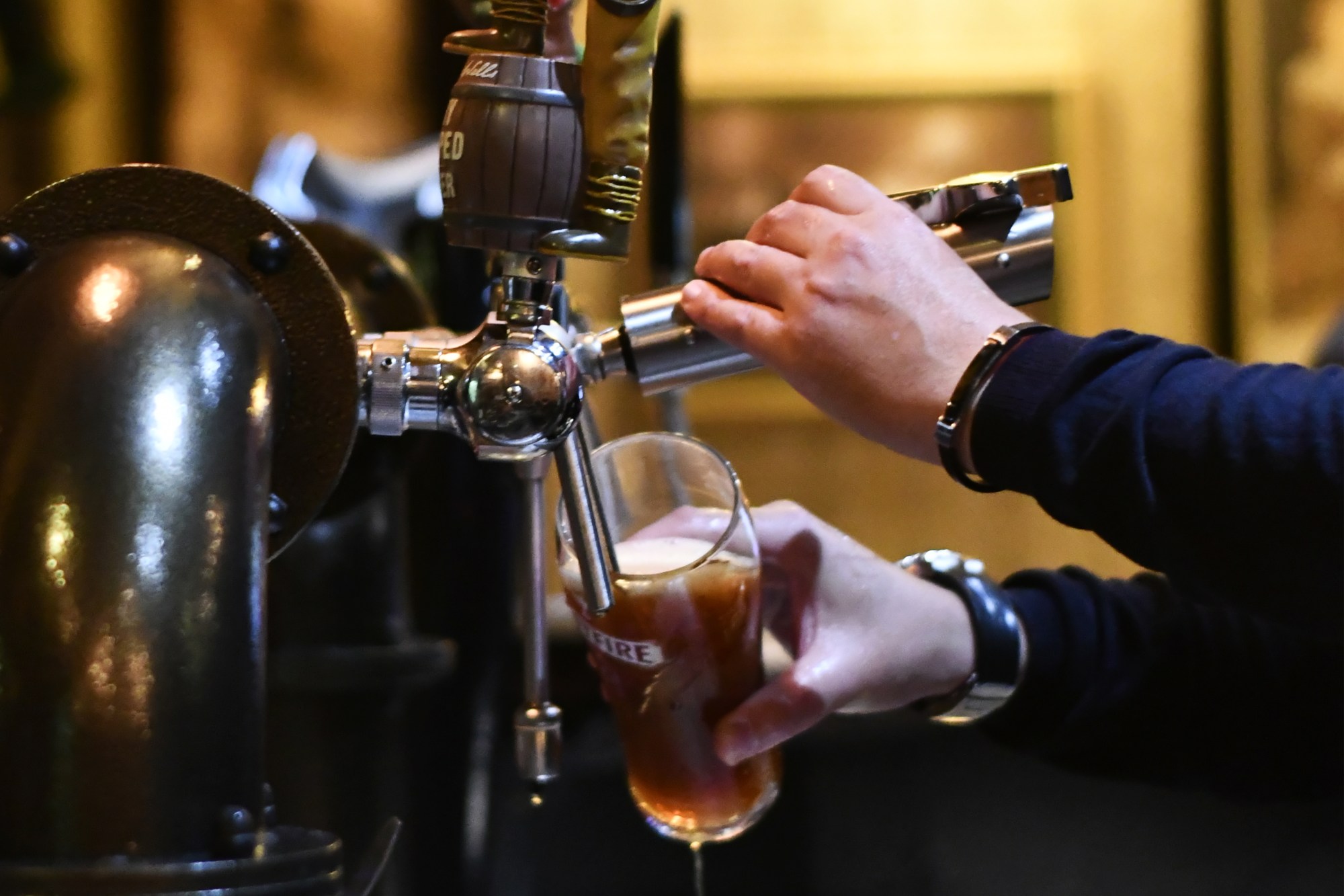 How to Spot a WellPoured Pint, According to an Expert