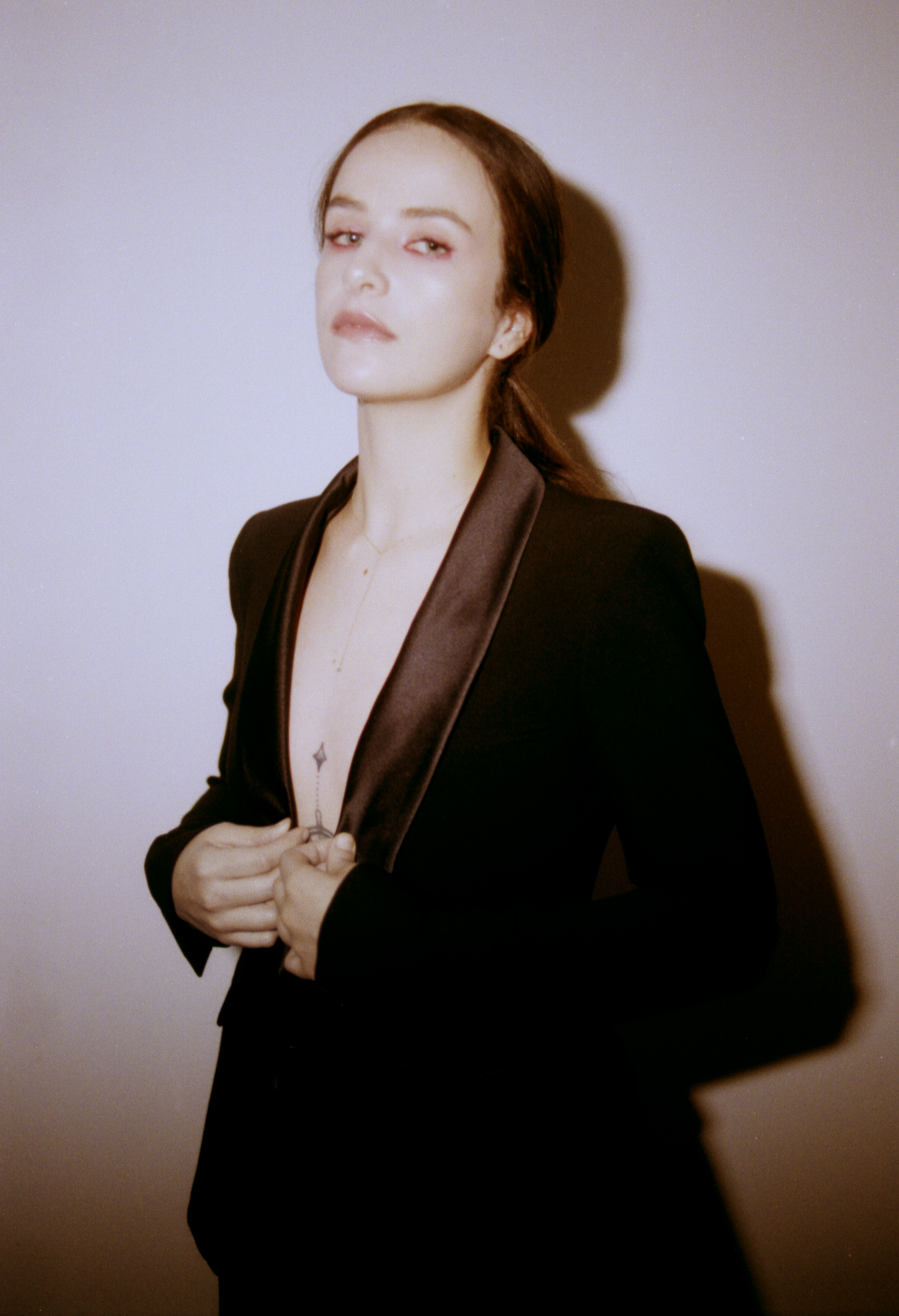 Ela Minus by Juan Ortiz-Arenas_d1_l1_235_small.jpg