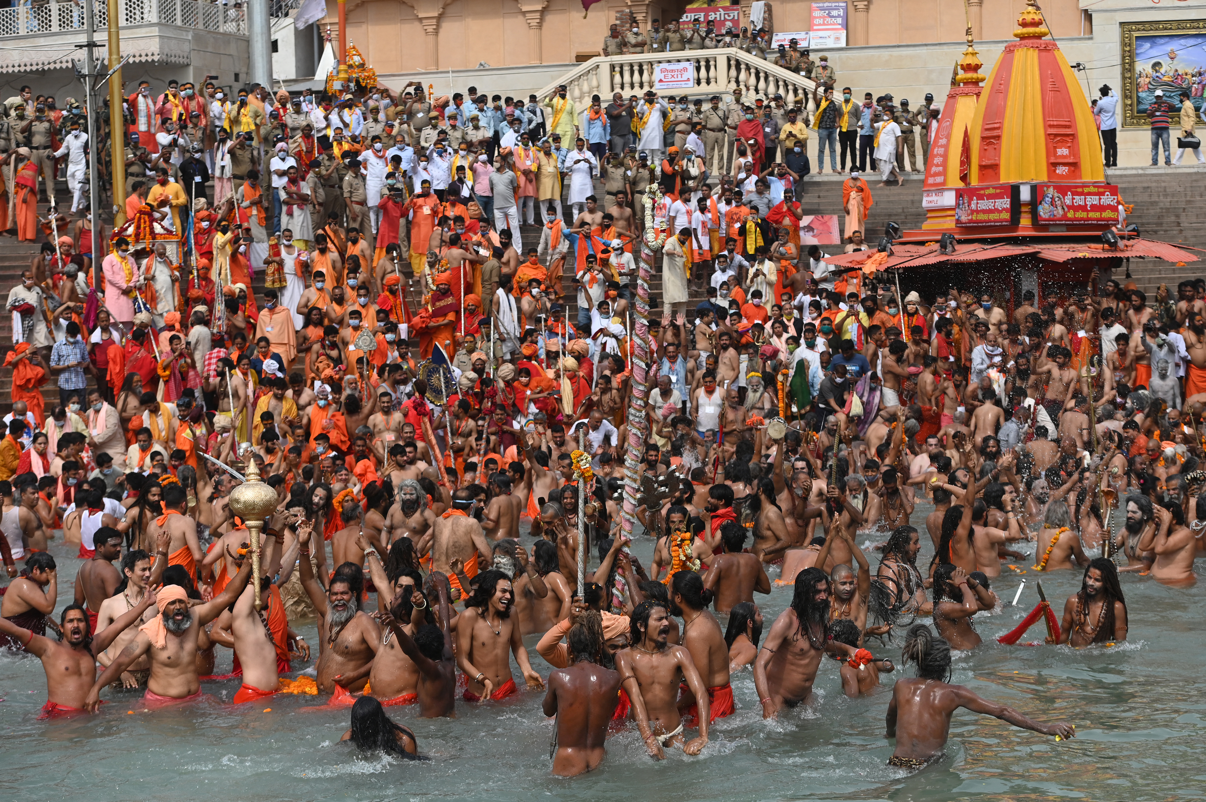 Kumbh Mela 102 test positive coronavirus 2.jpg