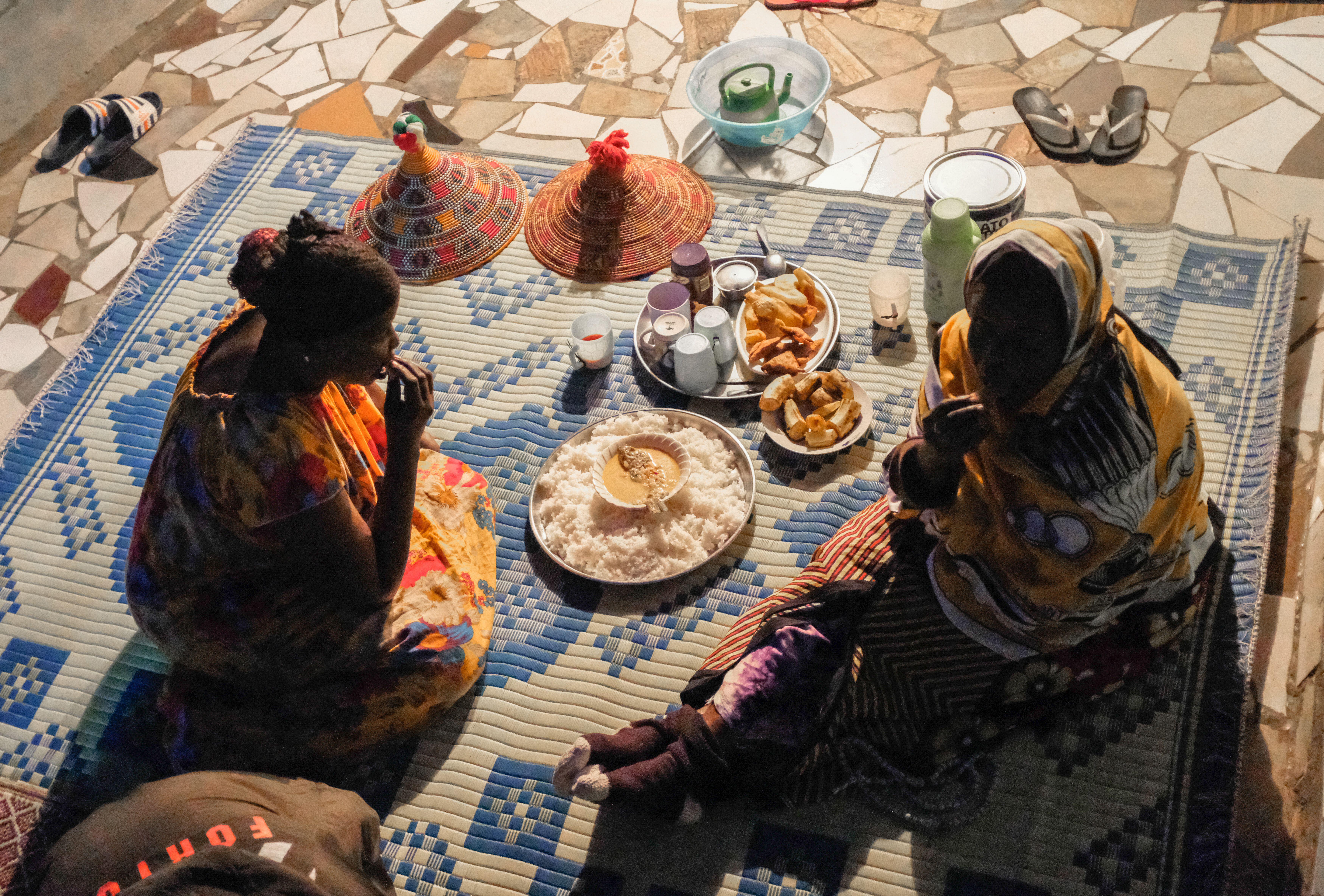 66-year old Fatuma Hussein (right) and her daughter Zaria Hussein enjoy their special iftar meal after sunset during the Islamic fasting month of Ramadan in the Kibera area of Nairobi, Kenya. Photo:SOPA Images Limited / Alamy