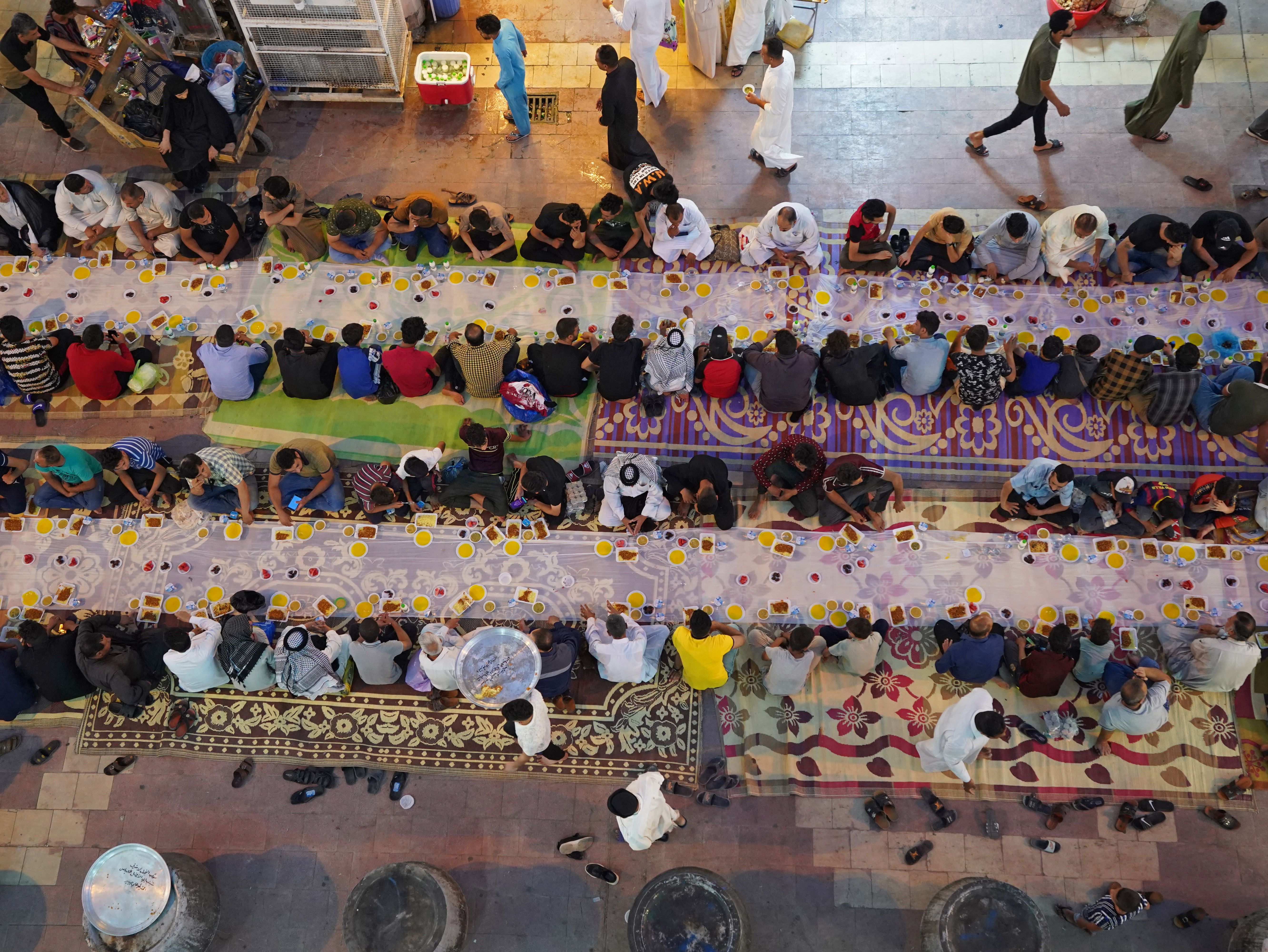 Iraqis gather for an iftar meal, offered by local activists, in the central shrine city of Najaf, some 160 kilometres south of Baghdad. Photo:ALI NAJAFI/AFP via Getty Images