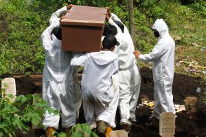 Dugaan pungli bernuansa SARA dialami keluarga jenazah pasien Covid-19 di TPU Cikadut Bandung