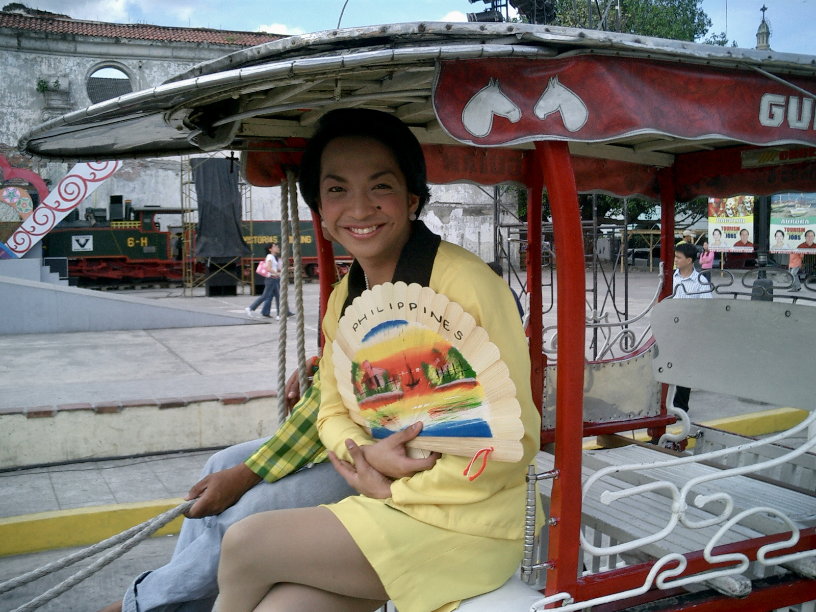 Renee Hampshire Ate Glow Gloria Macapagal Arroyo political impersonator Filipino.