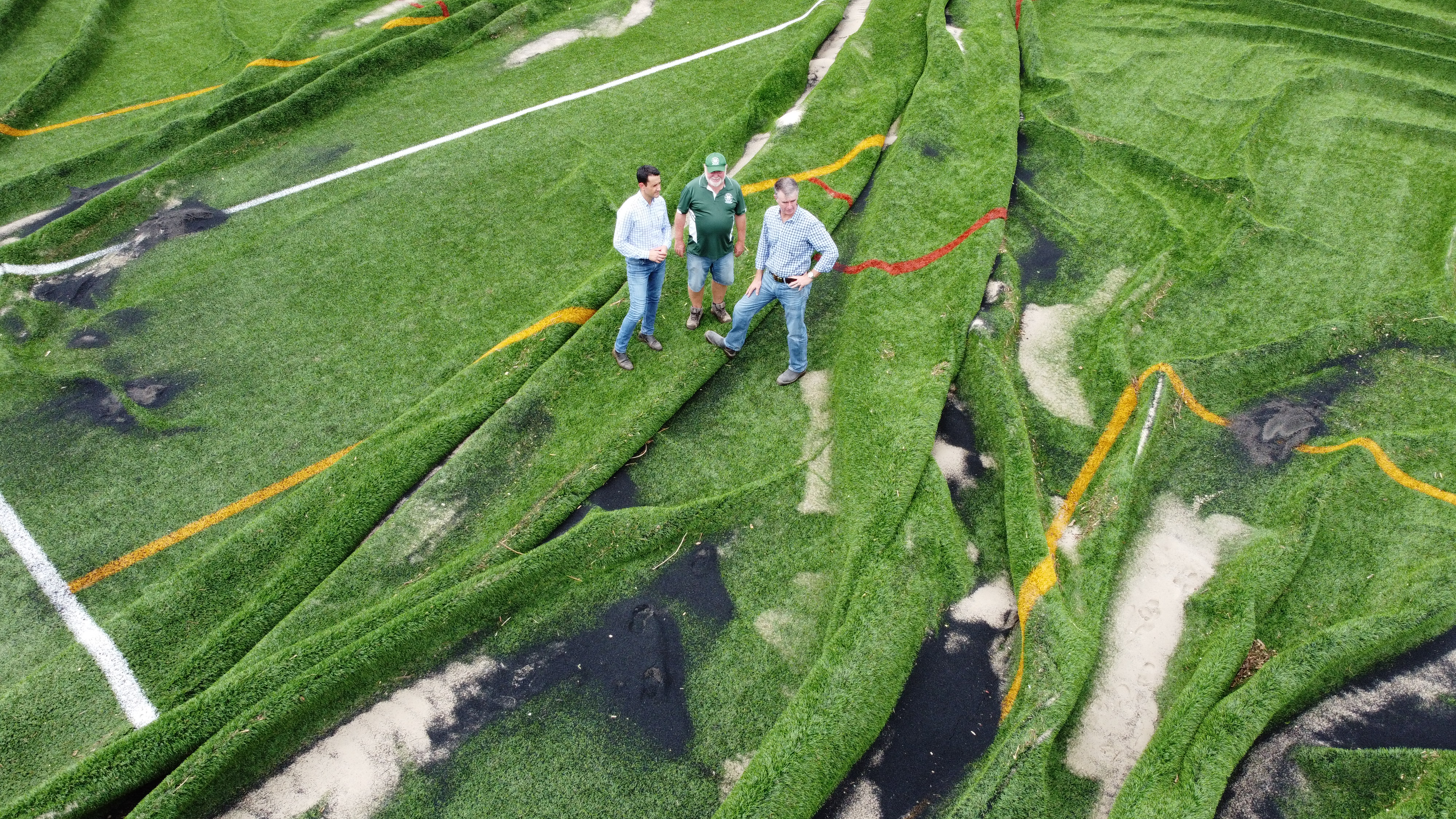 Lapangan klub sepakbola Mitchelton mengalami kerusakan parah akibat banjir yang melanda Brisbane.
