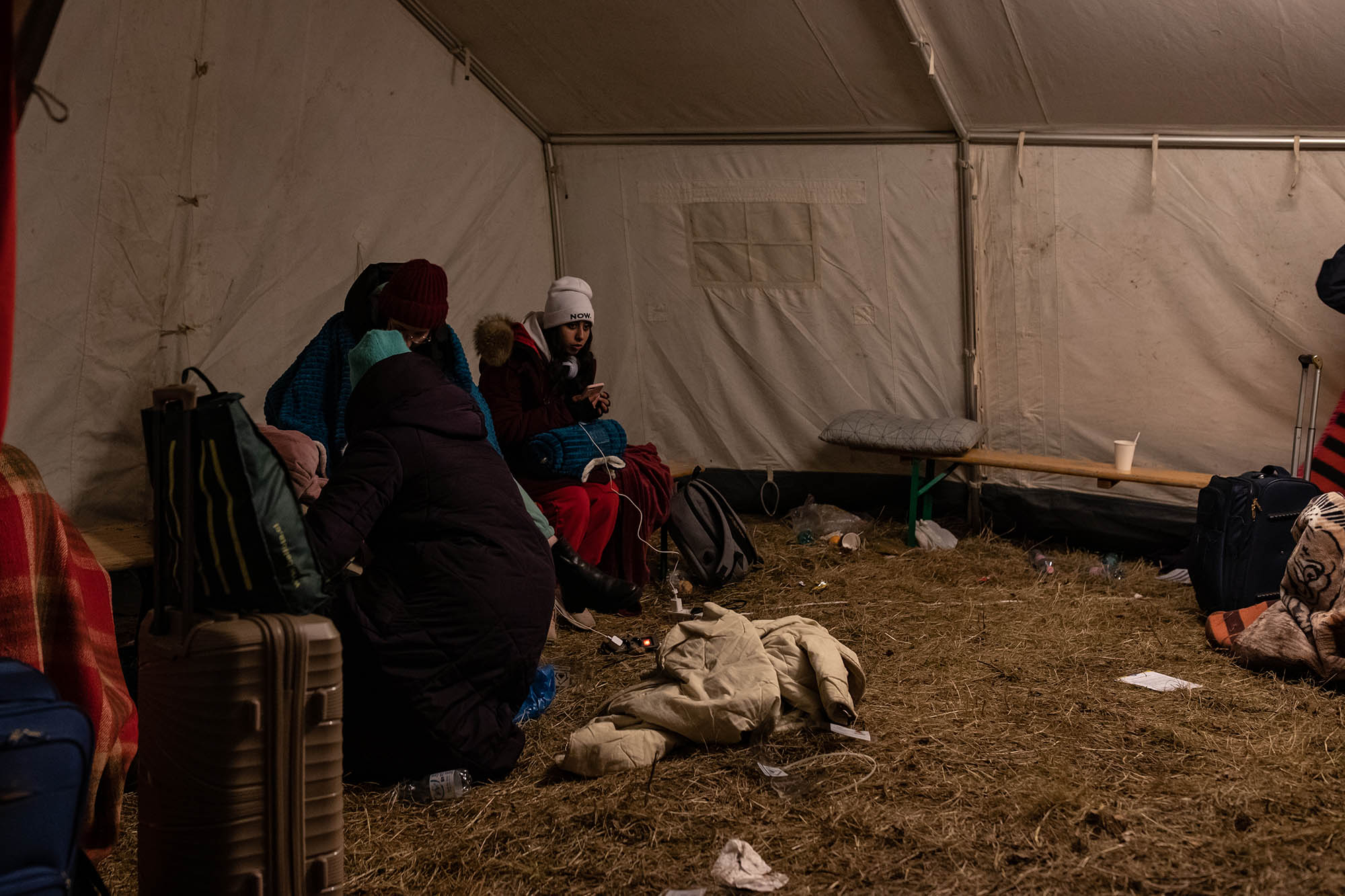 refugiati din ucraina vama siret, razboi ucraina si rusia. refugiati copii in romania din ucraina