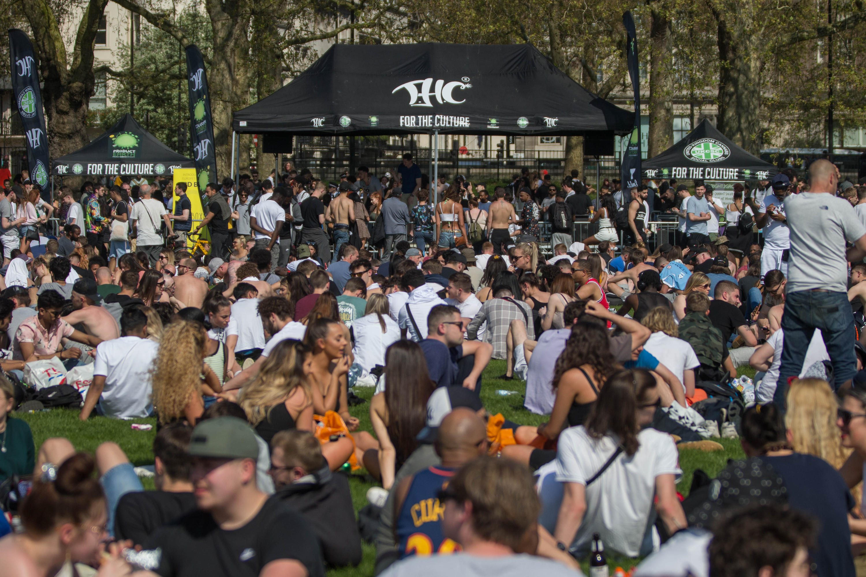 The crowd smoking weed at 4/20 in Hyde Park, London in 2019